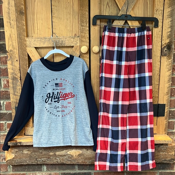 Tommy Hilfiger Other - Tommy Hilfiger Boys Pajama Set - Gray, Navy, Red Plaid
Size medium (8)